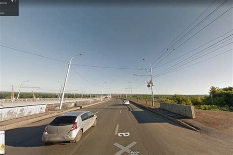 Затонский мост, стоит знак "Ограничение минимальной дистанции 30 метров ...