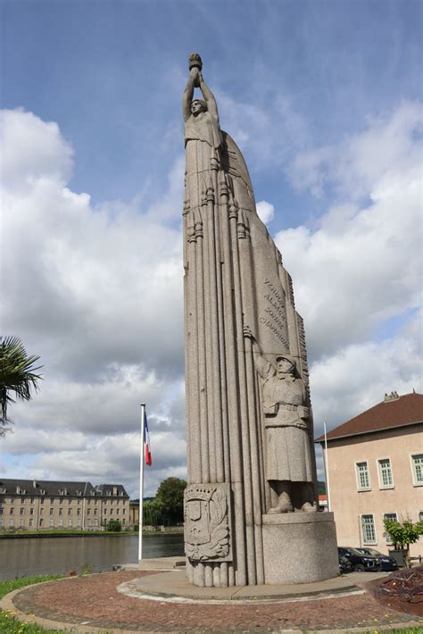 Pont Mousson Savez Vous Que Le Monument Aux Morts De A Deux