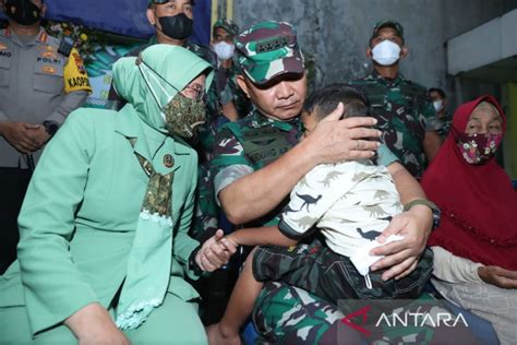 Kasad Tanggung Biaya Sekolah Dua Putra Babinsa Yang Tertembak Di Papua