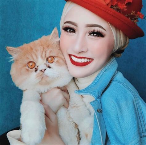 Ngất ngây vì nàng hot girl hồi giáo quá xinh đẹp Saira Wongsuwan