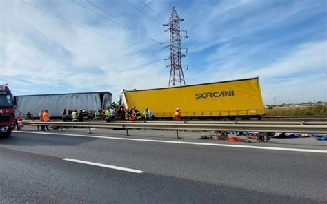 LIVE Tragedie pe autostrada București Pitești un microbuz cu opt