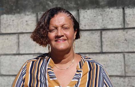 Remise de tablettes numériques par MME SAÏTSOOTHANE conseillère