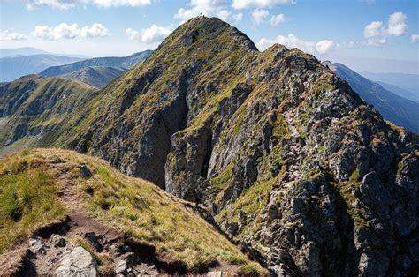 Vârful Moldoveanu | 🥾 Trasee | ⛅ Vremea | 🏔️ Ghid Turistic