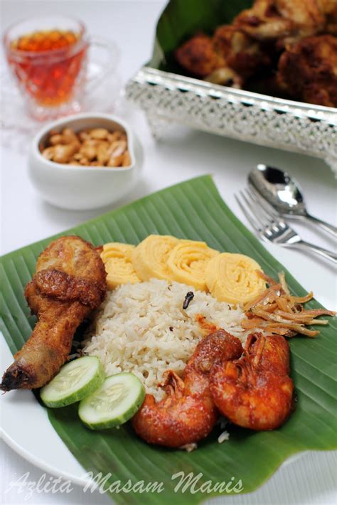 Nasi Lemak Ayam Goreng Berempah Masam Manis