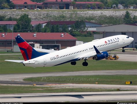 N3738B Delta Air Lines Boeing 737 832 WL Photo By Stephen J Stein ID