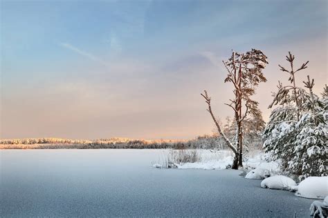 Driving on Frozen Lakes and Rivers | DrivingGuide.com Articles