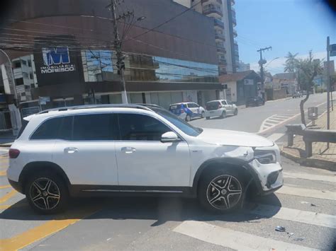 Colis O Entre Dois Carros Registrada No Centro De Brusque