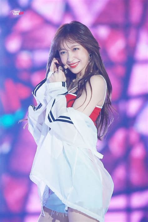 Kpop Girl Groups Kpop Girls Ahn Hani Dancing  Fandom Boy Idols