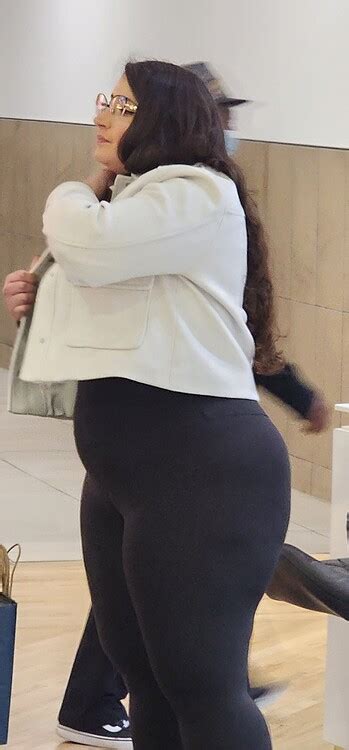 Bbw Foreign Chick With Phat Ass Spandex Leggings Yoga Pants Forum