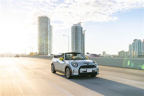 Mini Cooper SE Convertible Is All About Electric Fun in the Sun - CNET