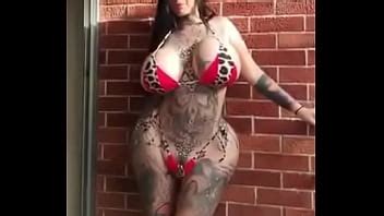 اللي سخنة ومولعة تكلمني خاص وهدلعها XVIDEOS