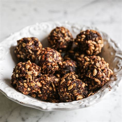 Cacao And Peanut Butter Breakfast Balls