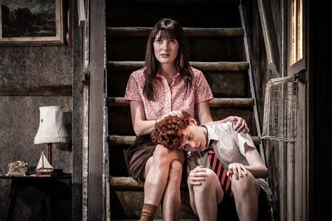 The Enfield Haunting London Ambassadors Theatre Eintrittskarten Vom