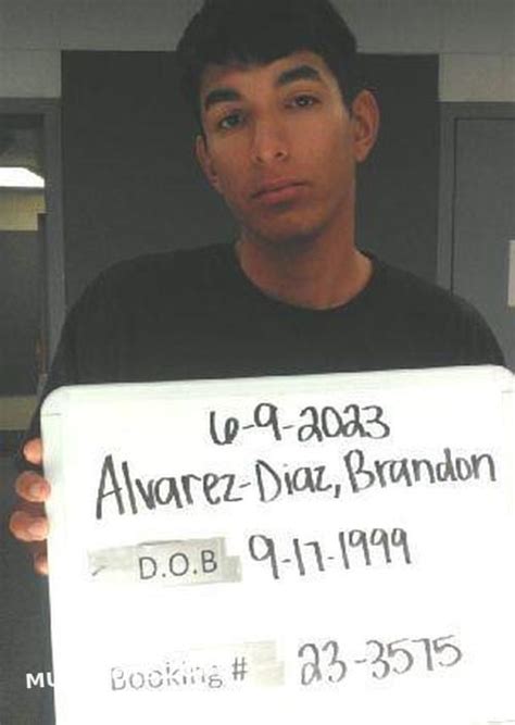 Alvarez Diaz Brandon Nmn 06 09 2023 Sebastian County Mugshots Zone