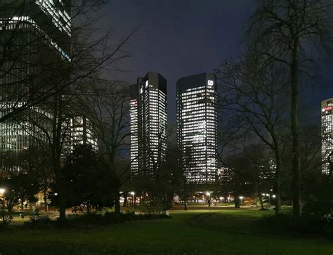 Deutsche Bank Twin Towers - SKYLINE ATLAS