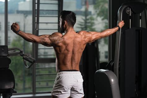 Premium Photo Muscular Man Flexing Back Muscles Pose