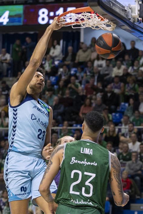 El Unicaja Resiste Frente Al Andorra Y Oposita Al Liderato De La Liga