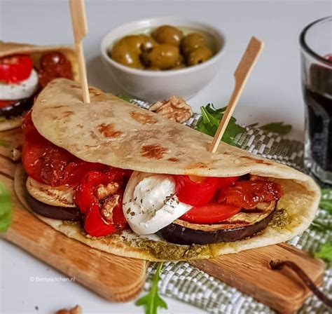 Italiaanse Piadina Met Gegrilde Groenten Recept Betty S Kitchen