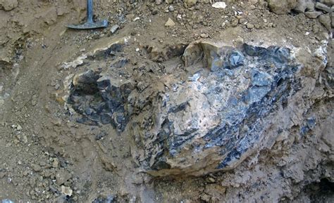 Стяжение кремня с коркой выветривания