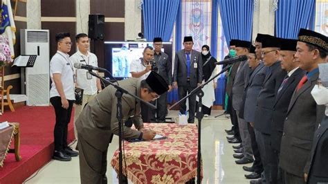 Bupati Tanjabbar Lantik Pejabat Eselon Ii Dan Iii Di Rumah Dinas