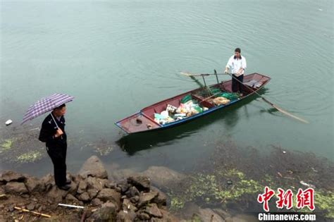 湖北长阳一面包车失控坠江 村民救出被困5人 凤凰网资讯 凤凰网