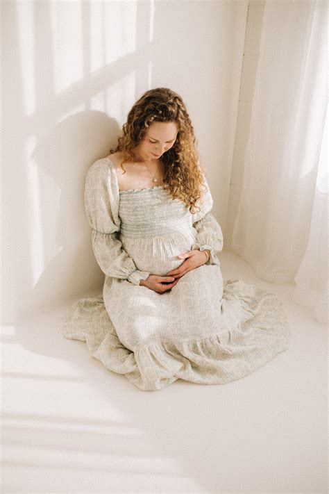 Bri Maternity Photoshoot, Wellington — Cath Fitzgerald Photography