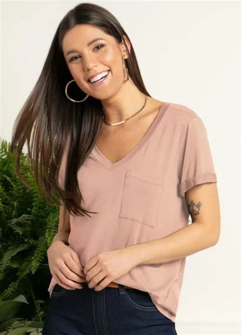 Blusa Rose Decote V E Bolso Frontal Quintess