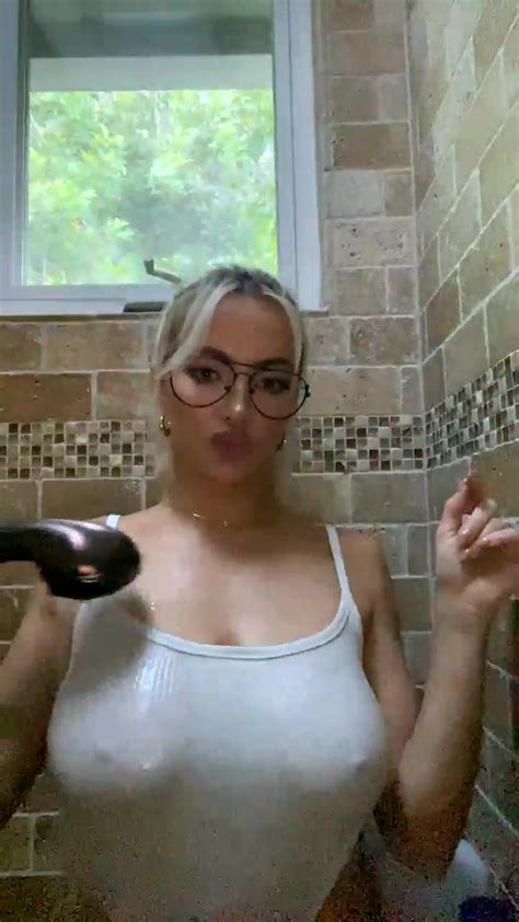 Lindsey Pelas Nude Shower Try On Porn Video