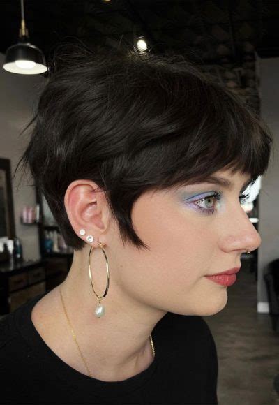 Sassy Short Hairstyles For Modern Elegance Textured Short Bixie