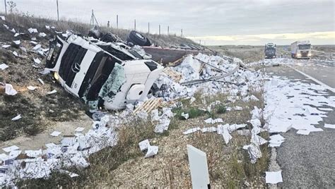 Aparatosa Colisi N Con Heridos Leves Entre Dos Camiones En Soria