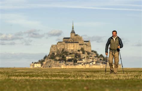 A Passo D Uomo La Recensione Del Film Con Jean Dujardin Movieplayer It