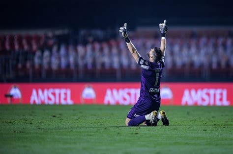 S O Paulo Cede Empate Mas Bate Fortaleza Nos P Naltis E Avan A Na Copa