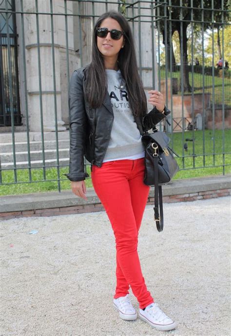 Outfits Que Le Puedes Presentar A Tus Tenis Rojos Es La Moda Atelier