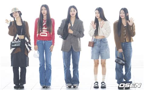 Newjeans Makes Their Iconic Airport Fashion Debut— Heres What They Wore Koreaboo