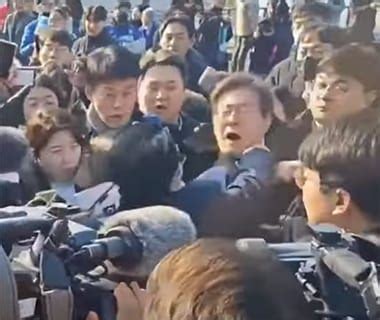 Vídeo líder da oposição da Coreia do Sul é esfaqueado durante ataque