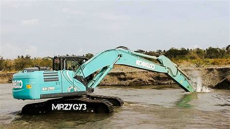 Kobelco Sk Excavator Loading Dump Truck Youtube