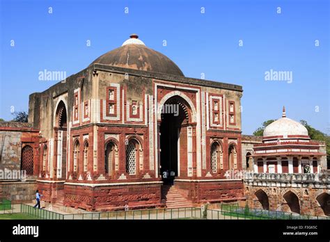 Alai Darwaza And Imam Zamins Tomb In Qutab Minar Complex Built In 1311