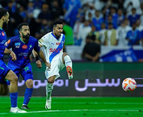 الهلال يهزم الفتح ويواصل صدارة دوري روشن السعودي