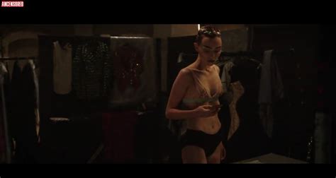 Naked Ivanna Sakhno In The Spy Who Dumped Me