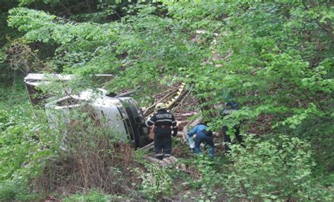 Accident Mortal In Vestul Tarii Dupa Ce Un Camion Plin Cu Lemne A