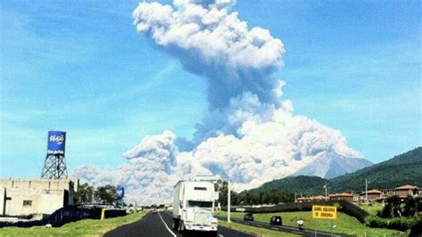 Guatemala Evacuan Comunidades Por Erupci N De Volc N Diario Libre