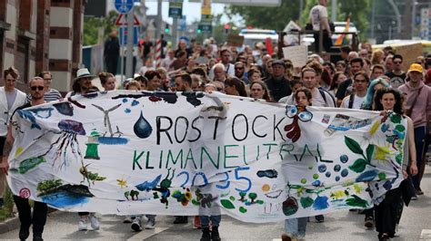 Vor Europa Und Kommunalwahl Fridays For Future Demonstriert Zeit Online