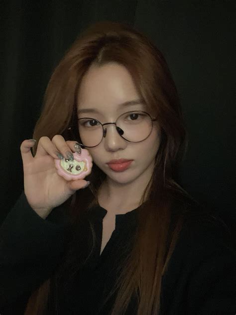 Roh Jisun Fromis Weverse Update Fromis 9 Jisun Jisun Fromis 9 Red