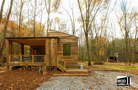 TINY HOUSE TOWN: Cabin Sweet Cabin (330 Sq Ft)