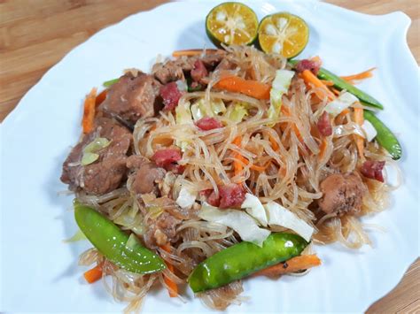 Pancit Bihon Guisado Recipe - Pilipinas Recipes