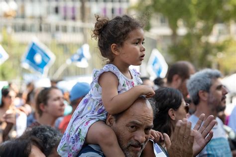 Ronda De Las Madres De Plaza De Mayo No Bajen Los Brazos Lavaca