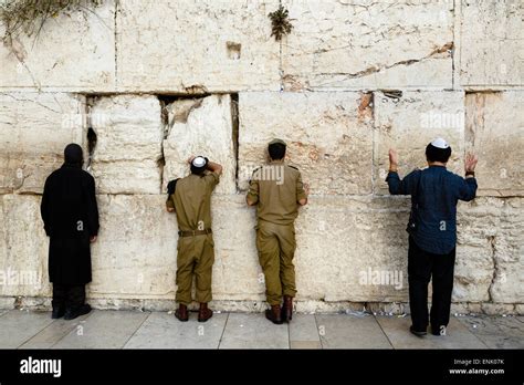 Judío rezando fotografías e imágenes de alta resolución Alamy