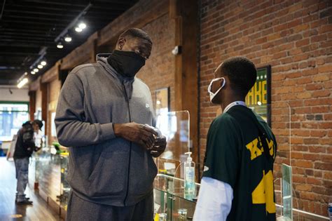 Shawn Kemp called himself Seattle’s first Black cannabis shop owner ...