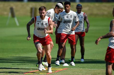 Dores Musculares L O Pereira E Pulgar Desfalcam O Flamengo Diante