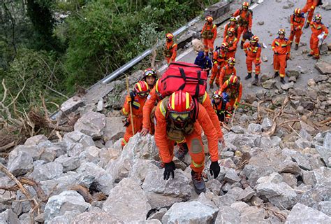 四川泸定68级地震已造成74人遇难，另有35人失联直击现场澎湃新闻 The Paper